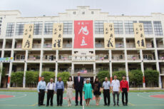 荷兰驻马大使嘉克斯威纳阁下莅临培风中学